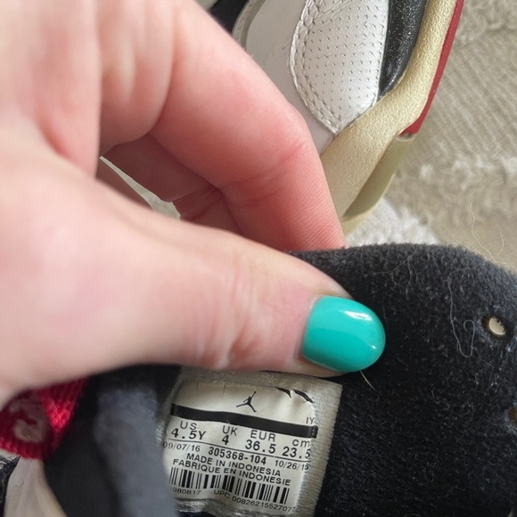 Youth retro Jordans - Picture 4 of 4